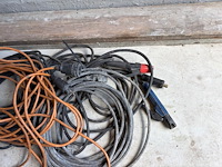 2 haspels met kabel en diverse stroomkabels - afbeelding 3 van  3