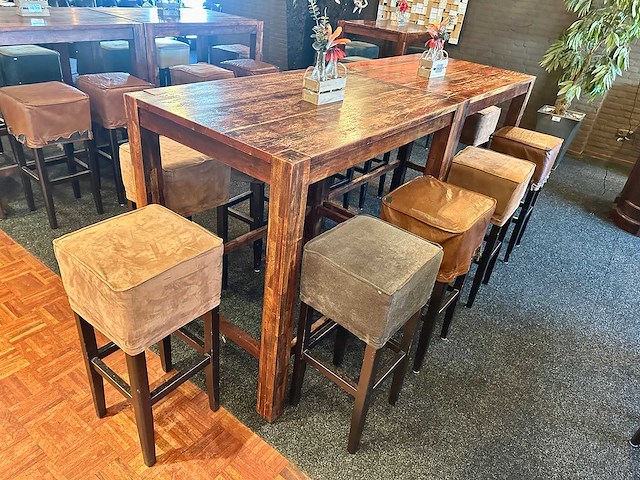 2 hoge bartafels met 10 krukken - afbeelding 1 van  4