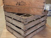 2 houten kisten - afbeelding 1 van  5