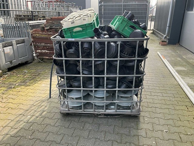 2 ibc vat met pvc hulpstukken - afbeelding 2 van  6