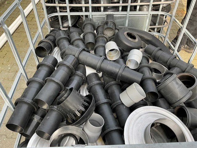 2 ibc vat met pvc hulpstukken - afbeelding 3 van  6
