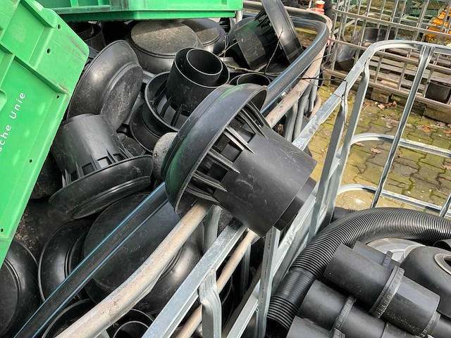 2 ibc vat met pvc hulpstukken - afbeelding 4 van  6