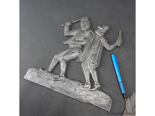 2 ijzeren plaques - afbeelding 2 van  5