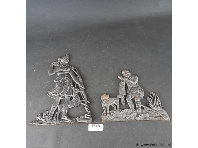 2 ijzeren wandplaques - afbeelding 1 van  5