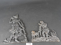 2 ijzeren wandplaques - afbeelding 1 van  5