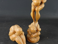 2 in hout gesneden sculpturen - afbeelding 1 van  5
