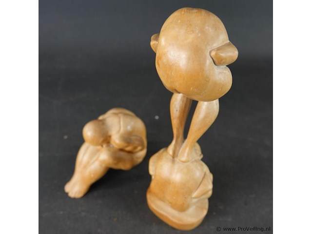 2 in hout gesneden sculpturen - afbeelding 3 van  5