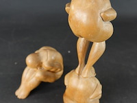 2 in hout gesneden sculpturen - afbeelding 3 van  5