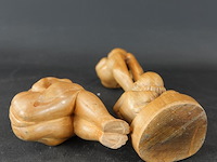 2 in hout gesneden sculpturen - afbeelding 5 van  5