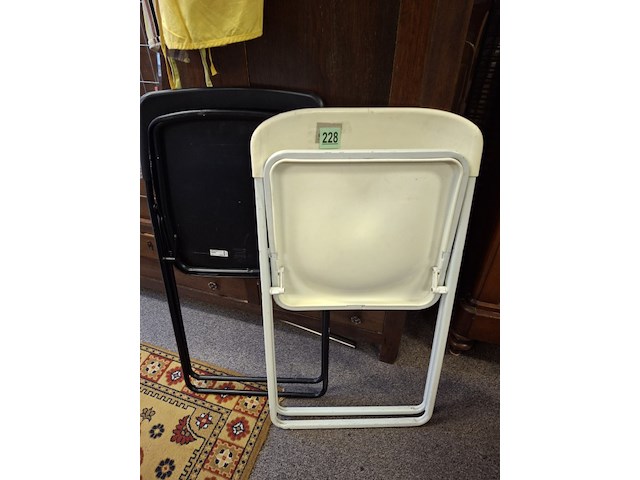 2 klapstoelen - afbeelding 1 van  3