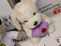 2 knuffelberen afkomstig van showroom zijn beedje vies in doos 12 op loc o13 - afbeelding 4 van  7