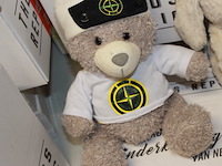 2 knuffelberen afkomstig van showroom zijn beedje vies in doos 12 op loc o13 - afbeelding 3 van  7