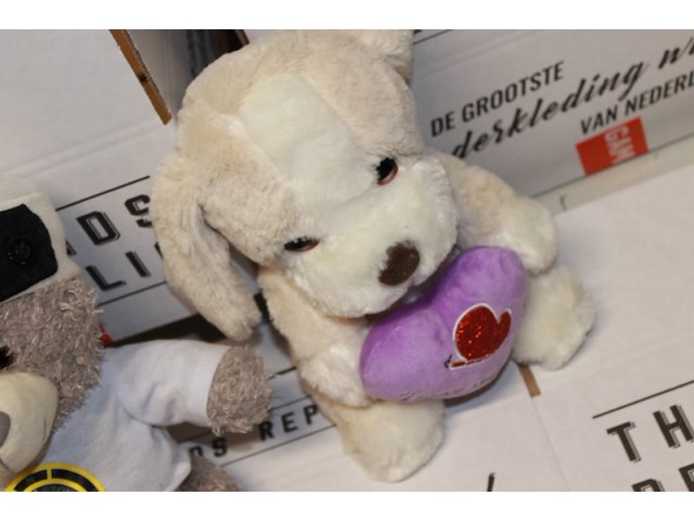 2 knuffelberen afkomstig van showroom zijn beedje vies in doos 12 op loc o13 - afbeelding 7 van  7