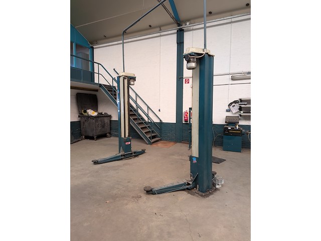 2-koloms autohefbrug, 2500 kilo, ravaglioli, kpn 336i, 2000 - afbeelding 1 van  15