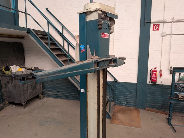 2-koloms autohefbrug, 2500 kilo, ravaglioli, kpn 336i, 2000 - afbeelding 14 van  15