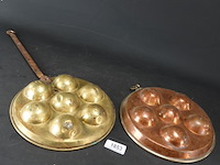2 koperen evenveeltjes pannen - afbeelding 1 van  4
