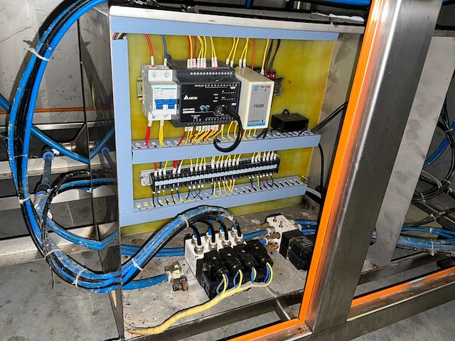 2-kops vulmachine met transportband en touchscreenbediening - afbeelding 9 van  19