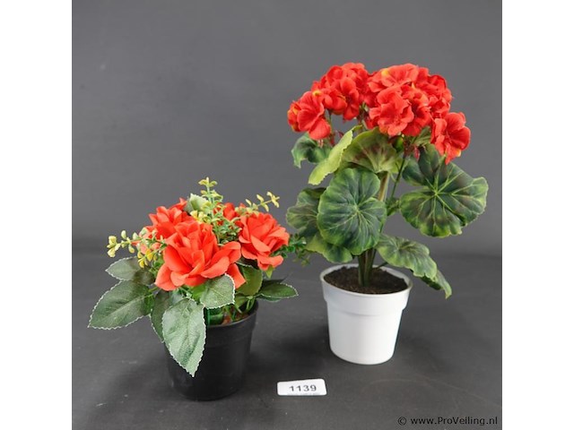 2 kunstplanten in pot - afbeelding 1 van  5