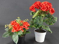 2 kunstplanten in pot - afbeelding 1 van  5