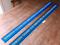 2 kunststof borden "verboden toegang voor onbevoegden. art. 461 wetboek van strafrecht" - afbeelding 1 van  5