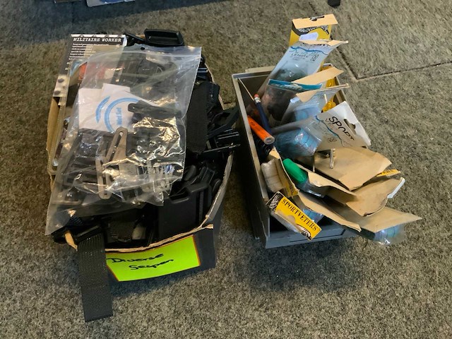 2 legbord stellingen met divers - afbeelding 2 van  8