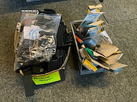 2 legbord stellingen met divers - afbeelding 2 van  8