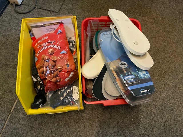 2 legbord stellingen met divers - afbeelding 3 van  8