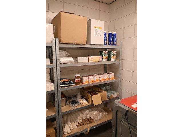 2 legbordstelling met keuken- en restaurantbenodigdheden - afbeelding 3 van  8
