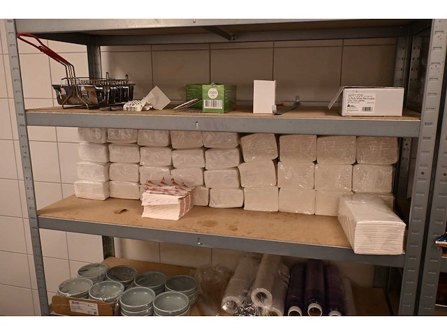 2 legbordstelling met keuken- en restaurantbenodigdheden - afbeelding 7 van  8