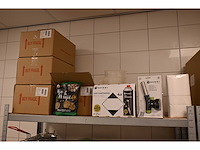 2 legbordstelling met keuken- en restaurantbenodigdheden - afbeelding 8 van  8