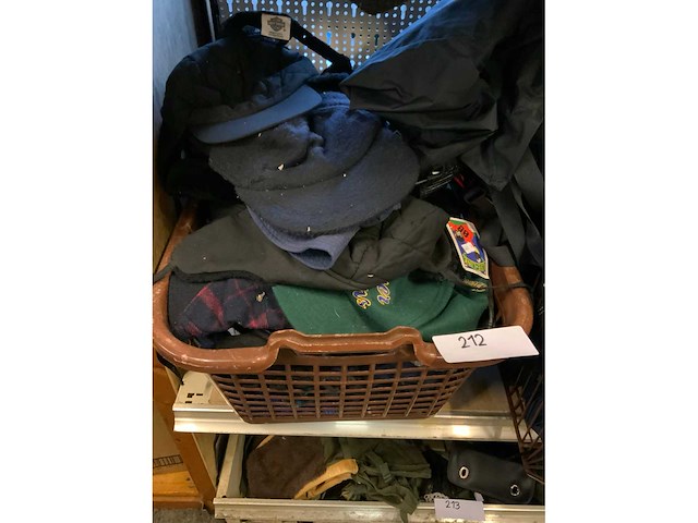 2 manden met petten - afbeelding 3 van  3