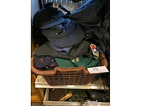 2 manden met petten - afbeelding 3 van  3