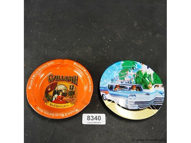 2 metalen vintage asbakken met een retro autothema - afbeelding 1 van  5