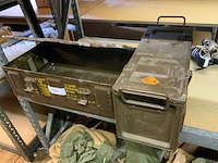 2 militaire stalen kisten - afbeelding 1 van  3