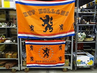 2 oranje vlaggen - afbeelding 1 van  3
