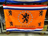 2 oranje vlaggen - afbeelding 3 van  3
