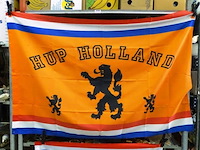 2 oranje vlaggen - afbeelding 2 van  3