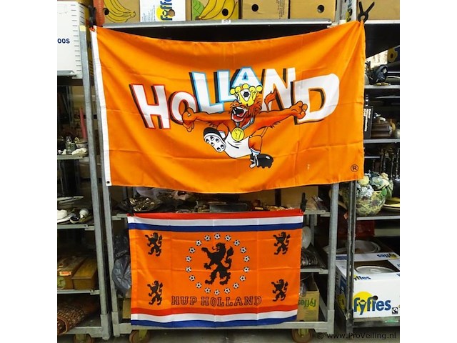 2 oranje vlaggen - afbeelding 1 van  3