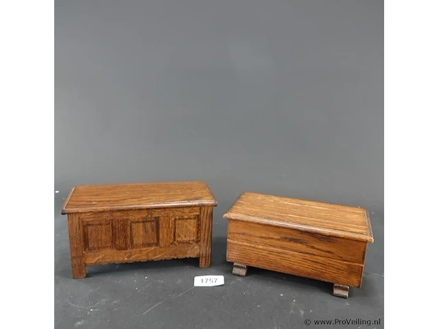 2 oude houten kisten - afbeelding 1 van  6