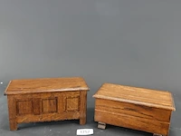 2 oude houten kisten