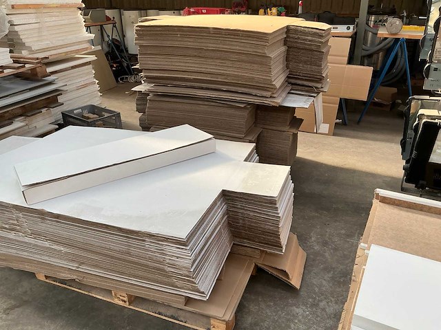 2 pallets met ca 270 dozen - afbeelding 2 van  3