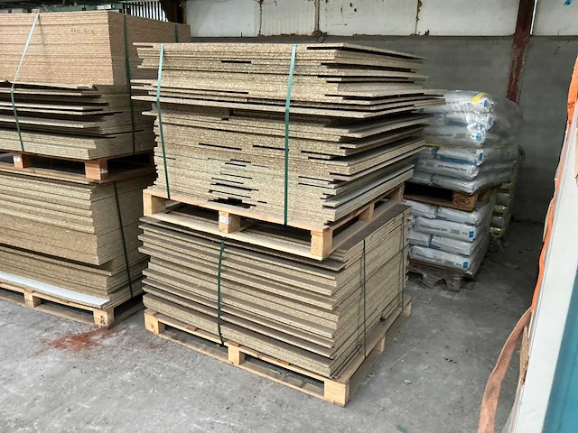 2 pallets spaanplaat 100m2 - afbeelding 1 van  4