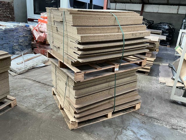 2 pallets spaanplaat 110m2 - afbeelding 2 van  4