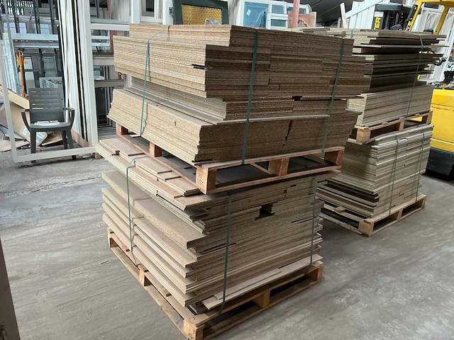 2 pallets spaanplaat 115m2 - afbeelding 1 van  2