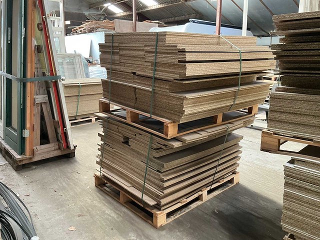 2 pallets spaanplaat 115m2 - afbeelding 2 van  2