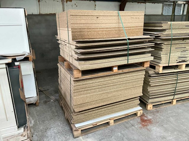 2 pallets spaanplaat 120m2 - afbeelding 1 van  2