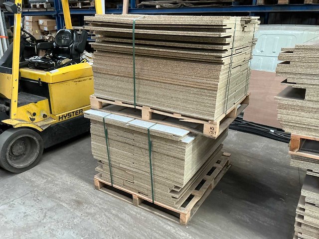 2 pallets spaanplaat 125m2 - afbeelding 1 van  2