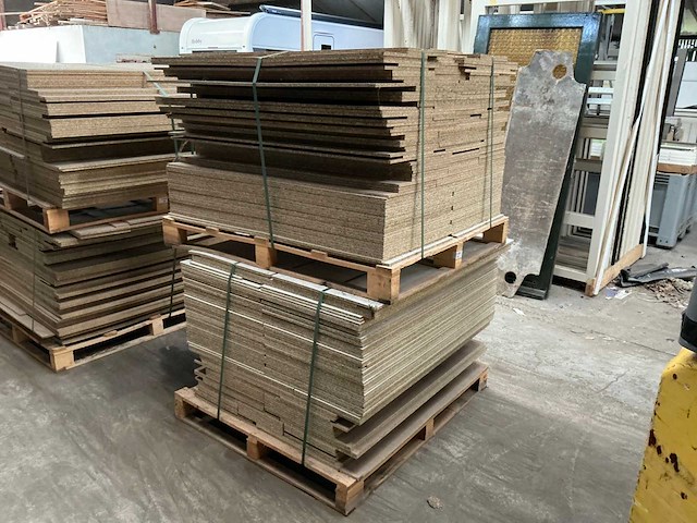 2 pallets spaanplaat 125m2 - afbeelding 2 van  2