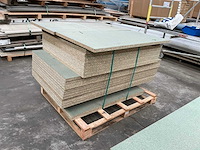 2 pallets vochtwerende spaanplaat - afbeelding 1 van  6