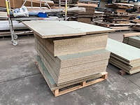 2 pallets vochtwerende spaanplaat - afbeelding 2 van  6